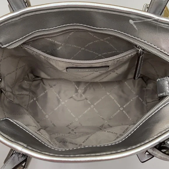 Michael Kors Jet Set Girls Print White Signature XSMALL Carryall Top Zip… - Picture 9 of 16